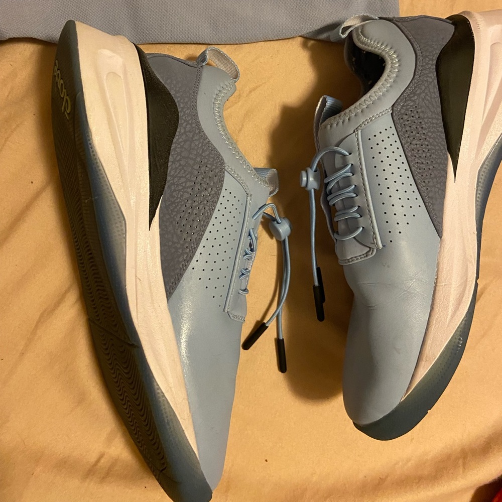 Clove Nursing Shoes — Fully Sterilizable!